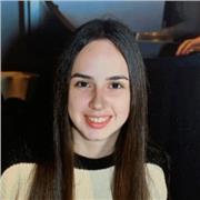 Soy una chica de 18 años que quiere ayudar a los niños y niñas de primaria a reforzar las asignaturas en las que vayan con algunas dificultades.